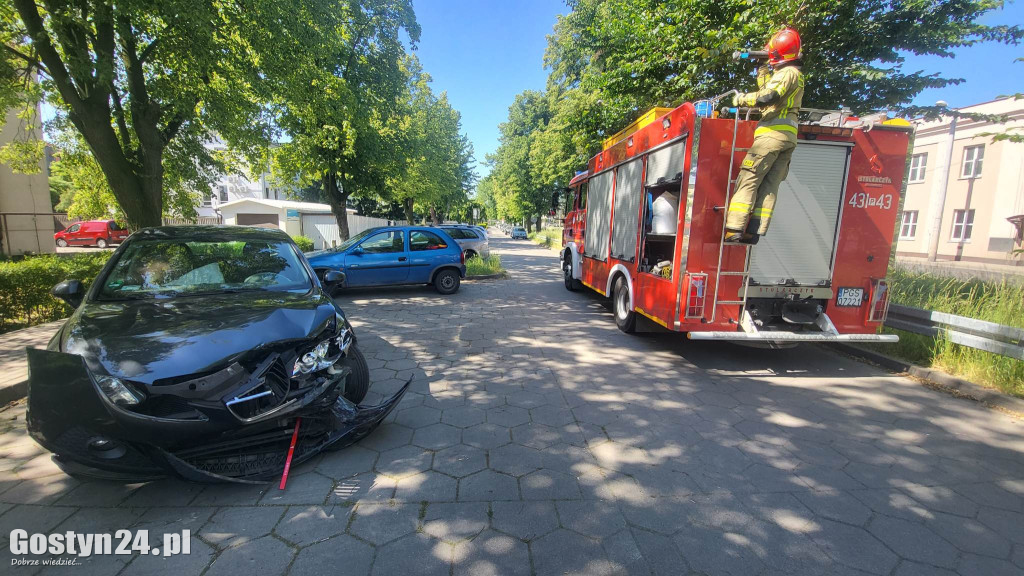 Kolizja samochodów przy gostyńskim kinie