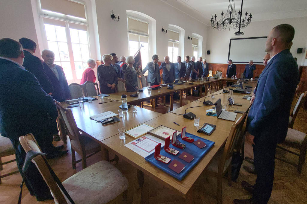 Odznaczenia kombatanckie dla burmistrza i radnych