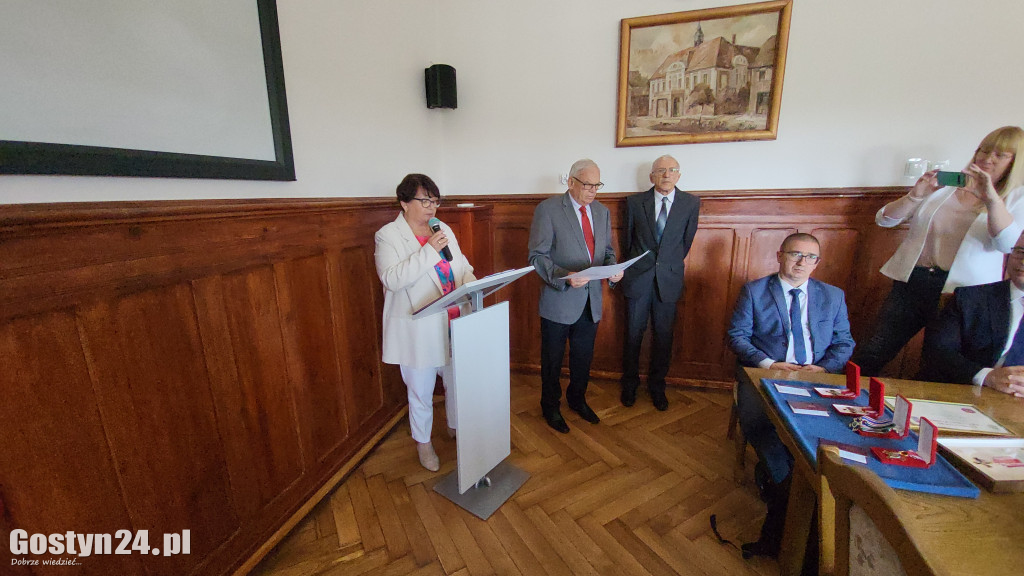 Odznaczenia kombatanckie dla burmistrza i radnych