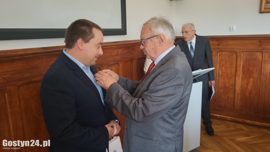 Odznaczenia kombatanckie dla burmistrza i radnych