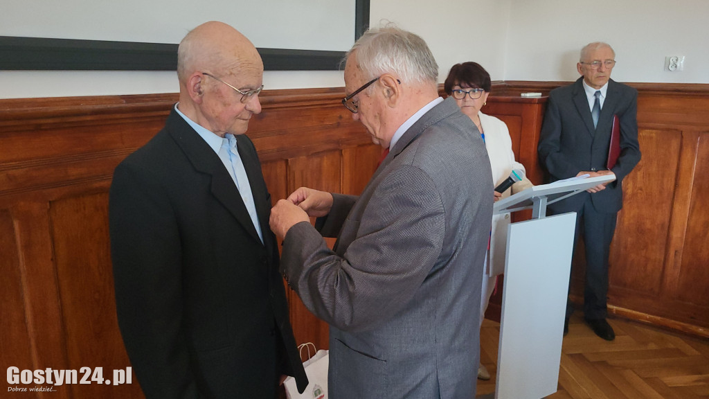 Odznaczenia kombatanckie dla burmistrza i radnych