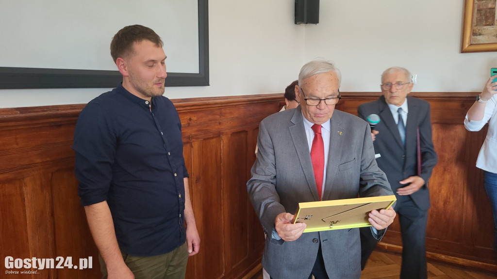 Odznaczenia kombatanckie dla burmistrza i radnych