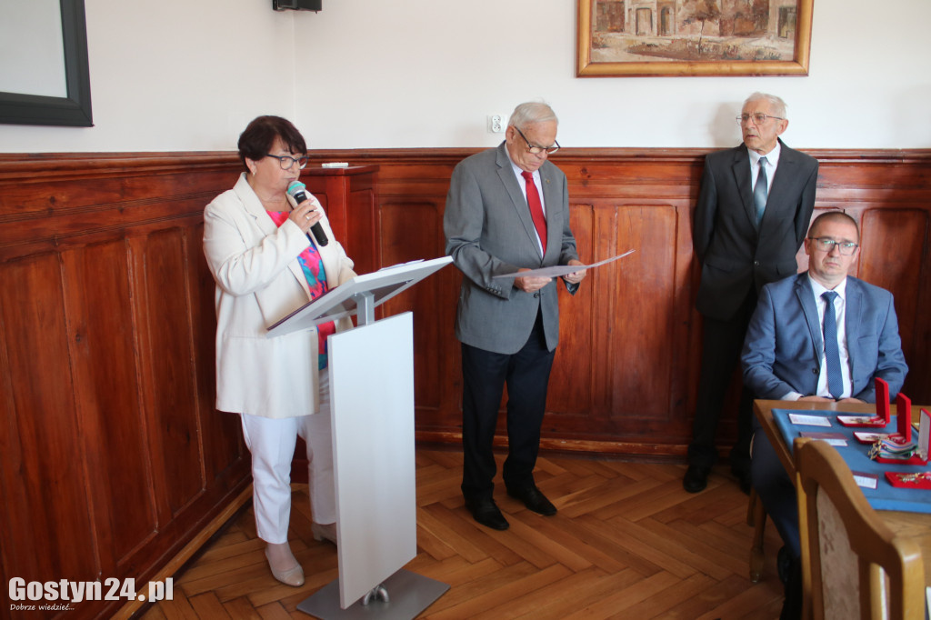 Odznaczenia kombatanckie dla burmistrza i radnych