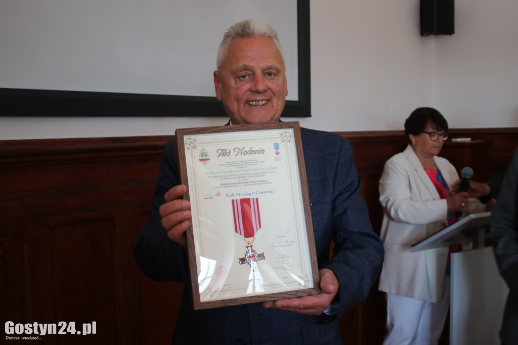 Odznaczenia kombatanckie dla burmistrza i radnych