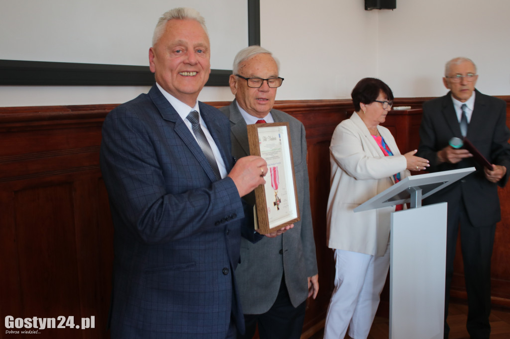 Odznaczenia kombatanckie dla burmistrza i radnych