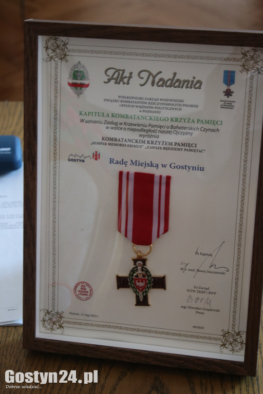 Odznaczenia kombatanckie dla burmistrza i radnych