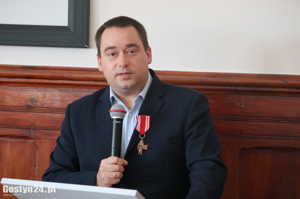 Odznaczenia kombatanckie dla burmistrza i radnych