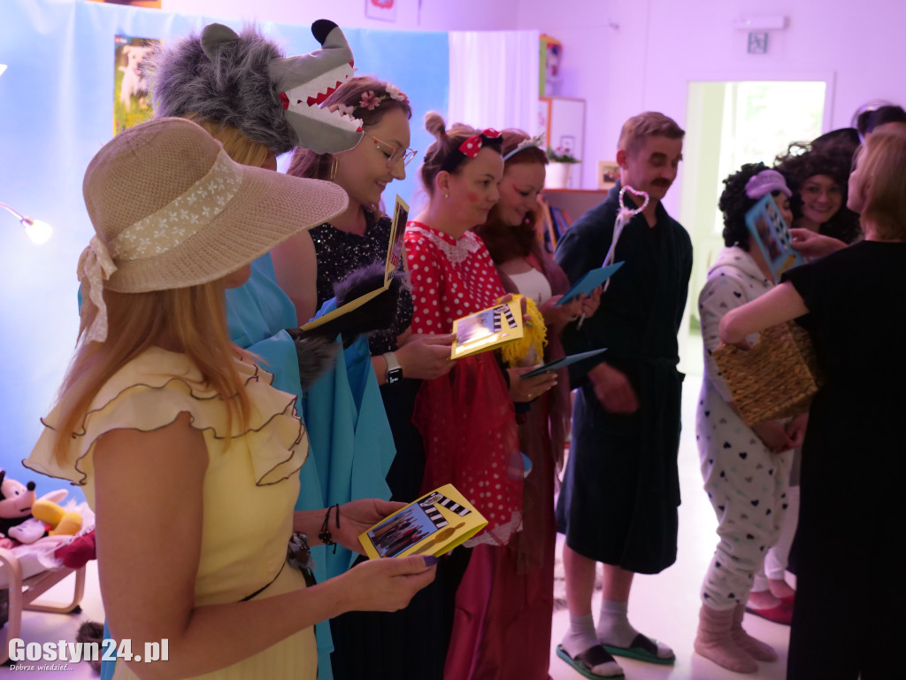 Rodzice przygotowali spektakl dla swoich dzieci w Karolewie