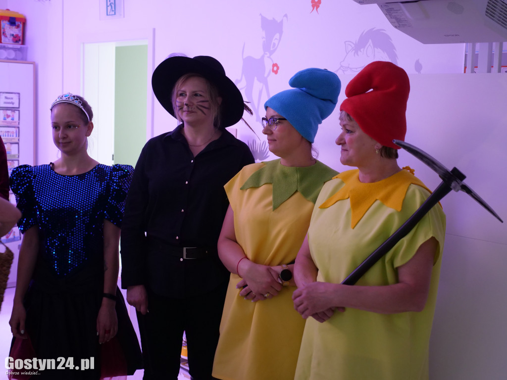 Rodzice przygotowali spektakl dla swoich dzieci w Karolewie