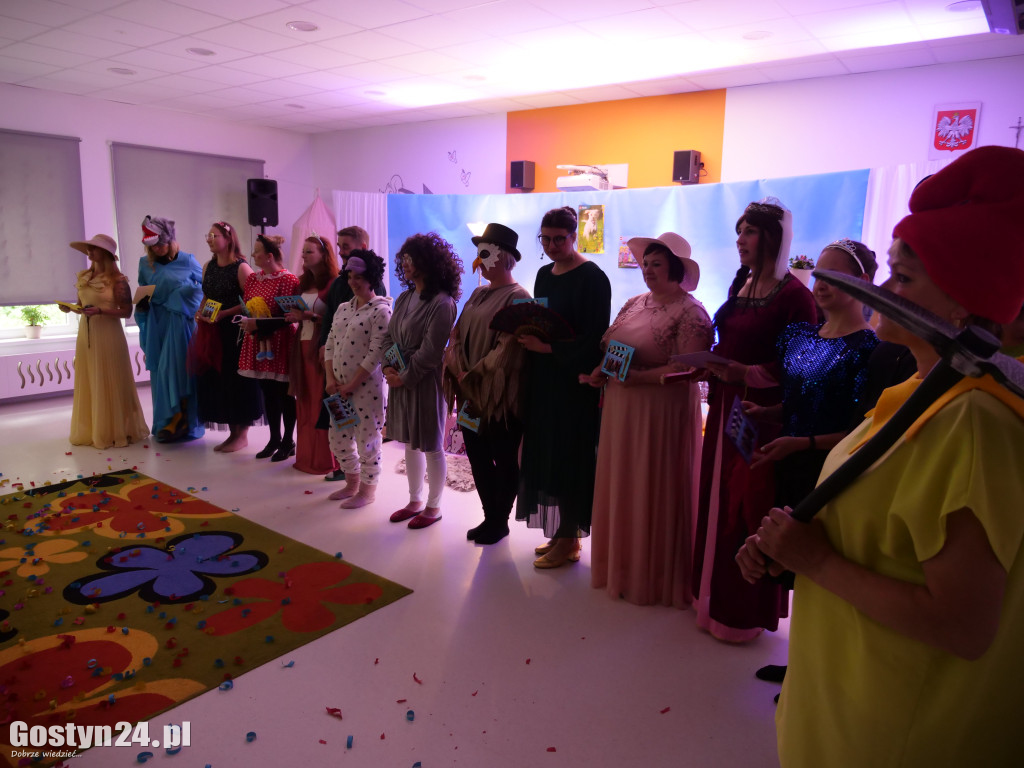 Rodzice przygotowali spektakl dla swoich dzieci w Karolewie