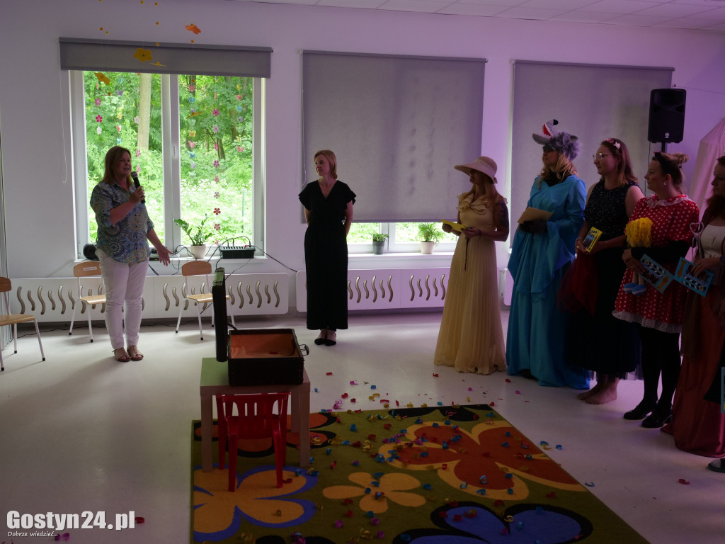 Rodzice przygotowali spektakl dla swoich dzieci w Karolewie