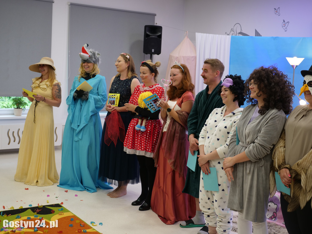 Rodzice przygotowali spektakl dla swoich dzieci w Karolewie