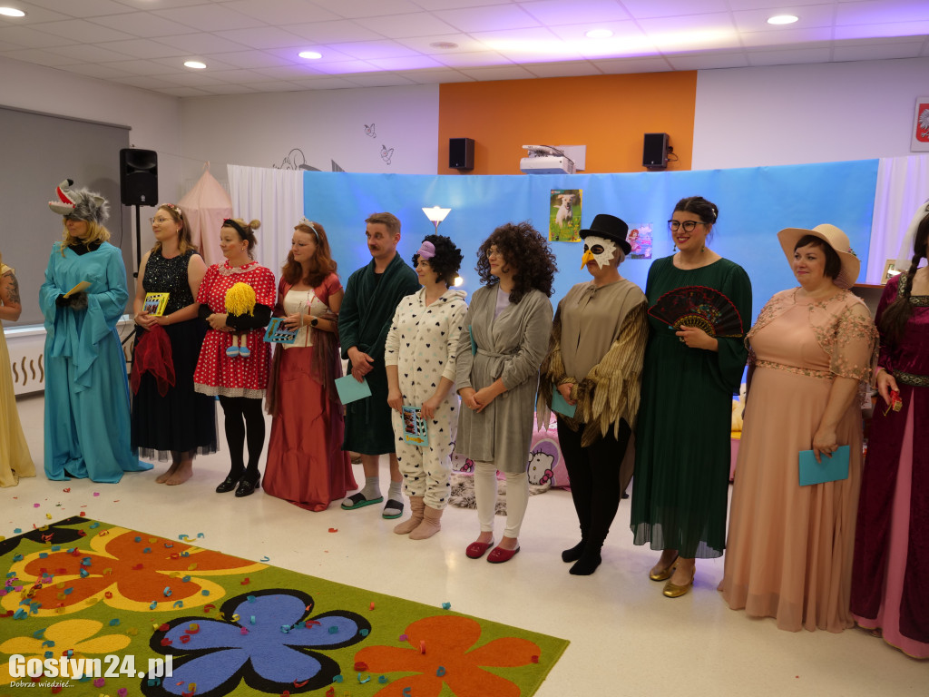 Rodzice przygotowali spektakl dla swoich dzieci w Karolewie