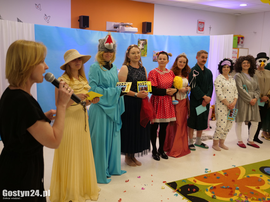 Rodzice przygotowali spektakl dla swoich dzieci w Karolewie