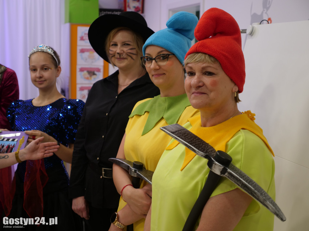 Rodzice przygotowali spektakl dla swoich dzieci w Karolewie