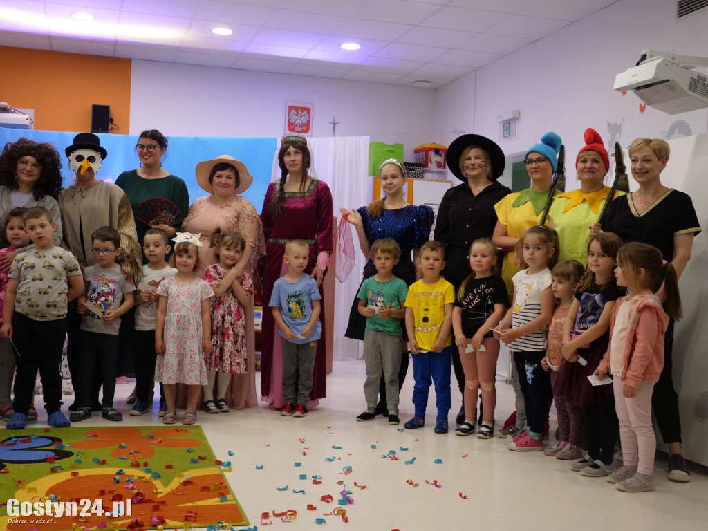 Rodzice przygotowali spektakl dla swoich dzieci w Karolewie