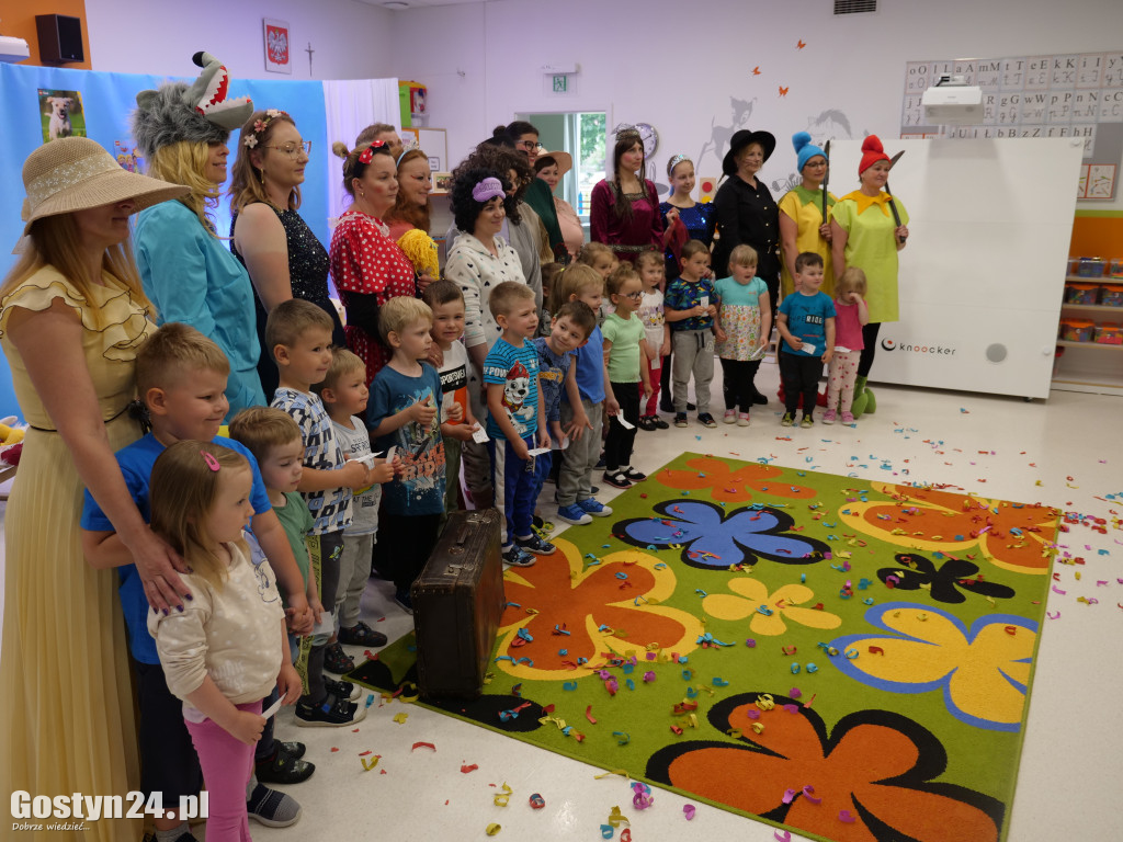 Rodzice przygotowali spektakl dla swoich dzieci w Karolewie