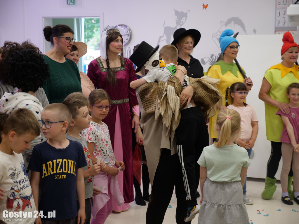 Rodzice przygotowali spektakl dla swoich dzieci w Karolewie