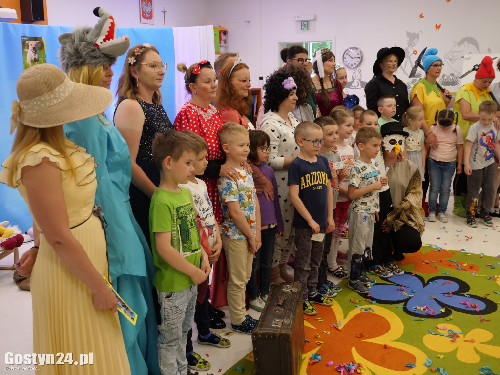 Rodzice przygotowali spektakl dla swoich dzieci w Karolewie