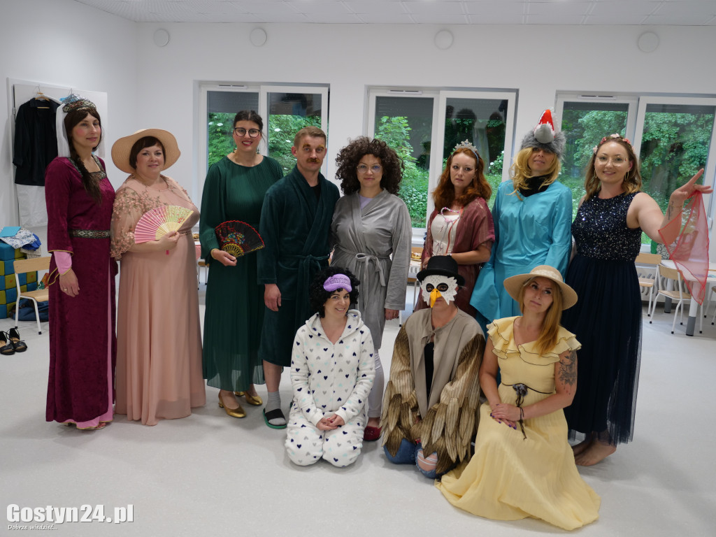 Rodzice przygotowali spektakl dla swoich dzieci w Karolewie