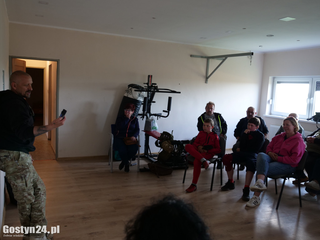 Szkolenie dla seniorów na strzelnicy w Ostrowie