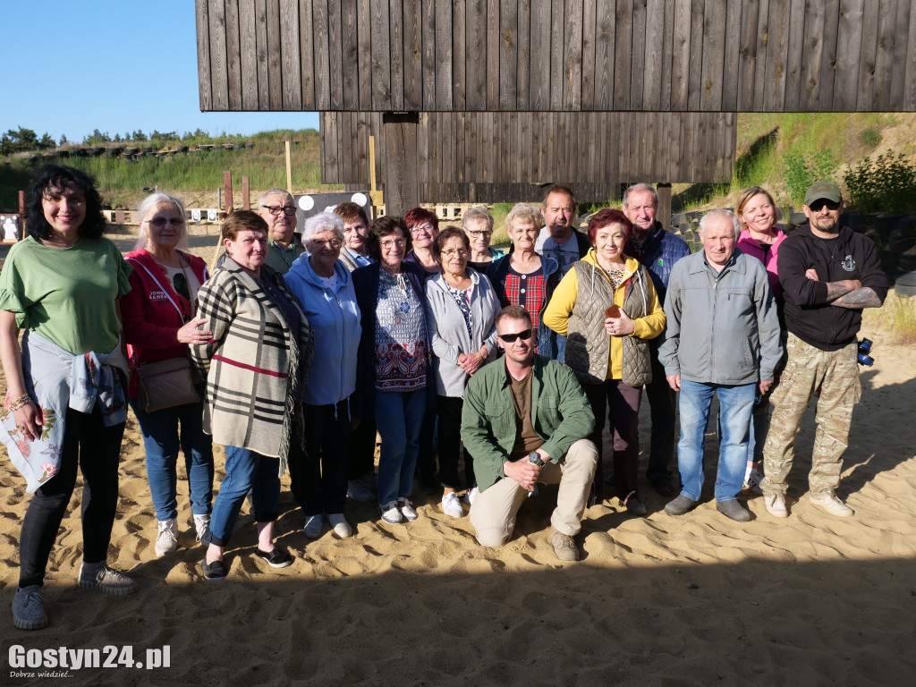 Szkolenie dla seniorów na strzelnicy w Ostrowie