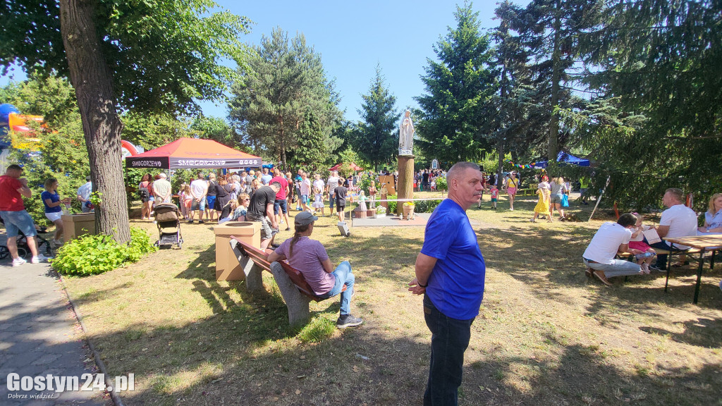Festyn parafialny przy kościele w Piaskach