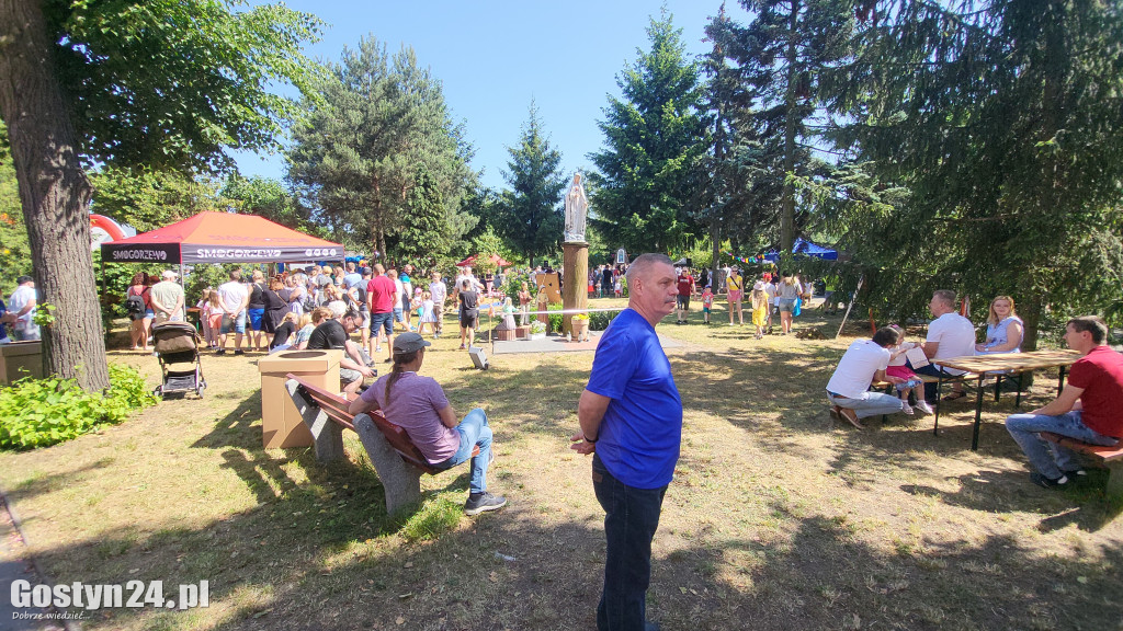 Festyn parafialny przy kościele w Piaskach