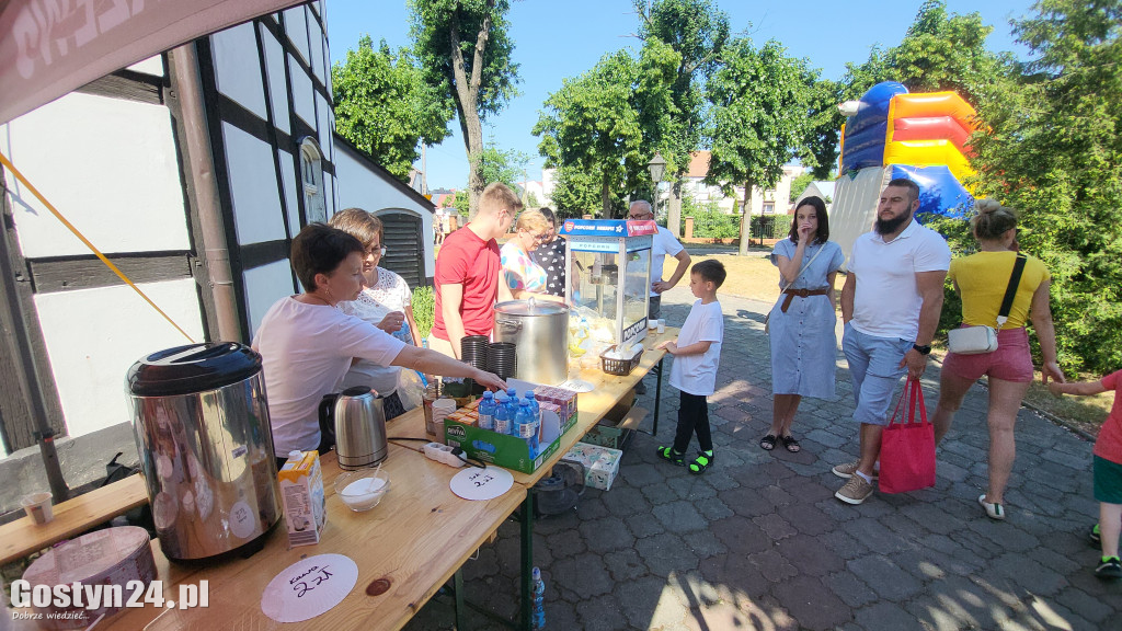 Festyn parafialny przy kościele w Piaskach
