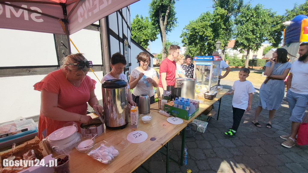 Festyn parafialny przy kościele w Piaskach