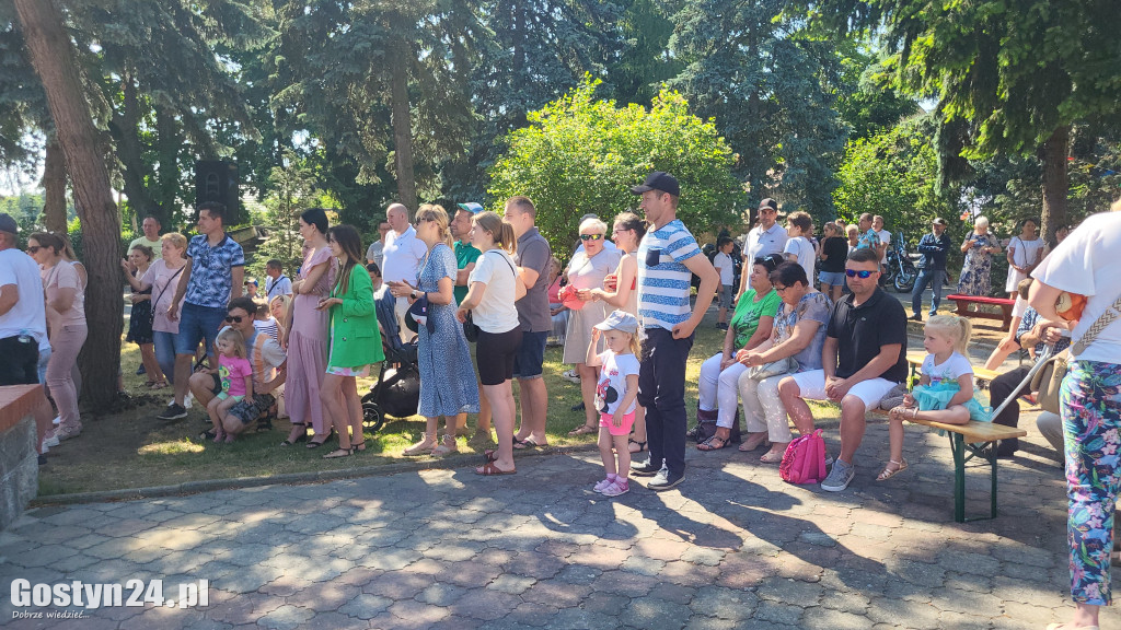 Festyn parafialny przy kościele w Piaskach