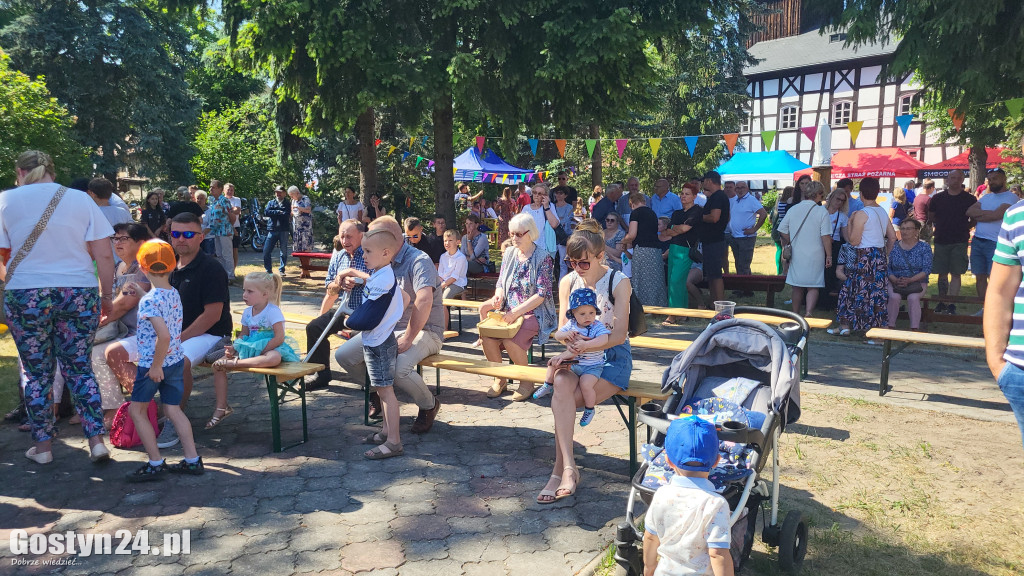Festyn parafialny przy kościele w Piaskach