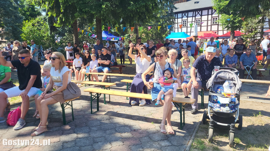 Festyn parafialny przy kościele w Piaskach