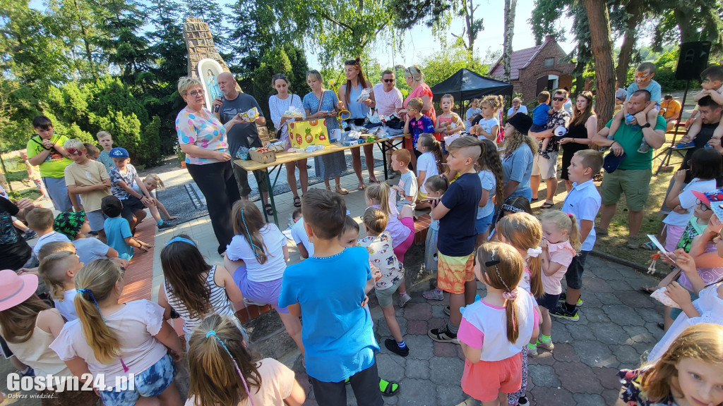 Festyn parafialny przy kościele w Piaskach