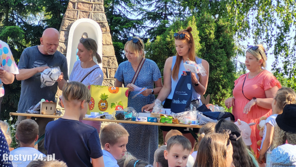 Festyn parafialny przy kościele w Piaskach