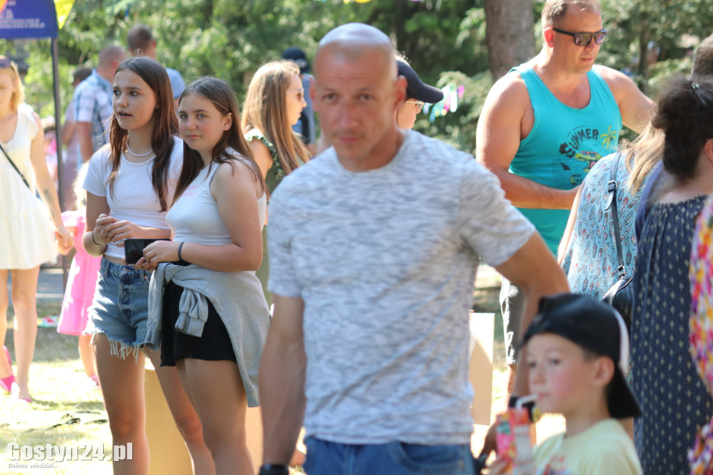 Festyn parafialny przy kościele w Piaskach