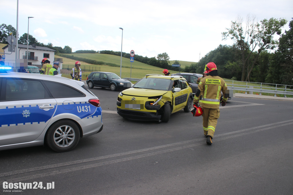Zdarzenie z udziałem trzech samochodów w Brzeziu