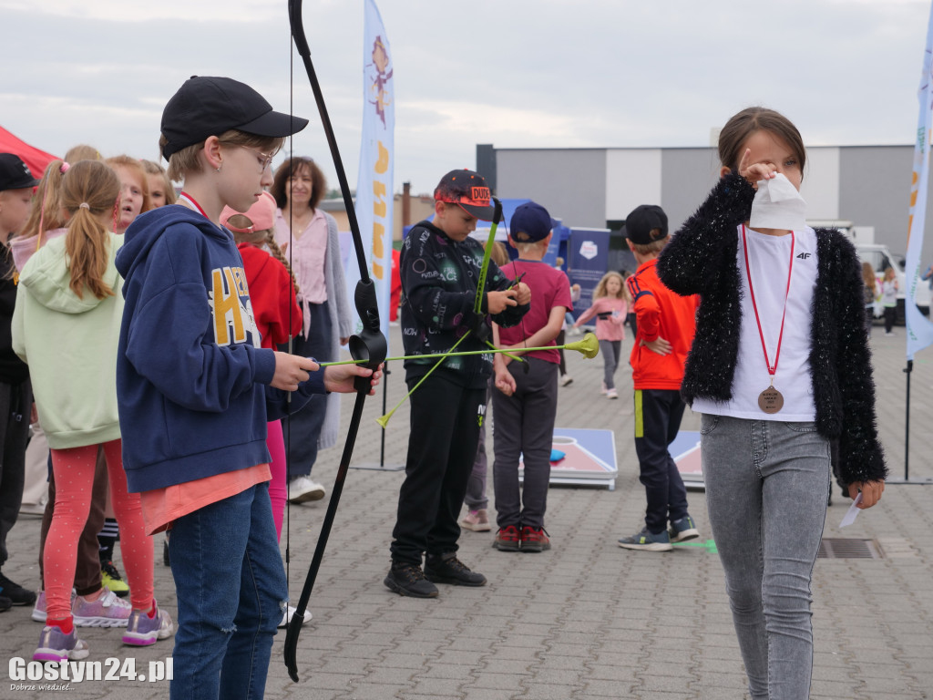 Piknik Bezpieczne Wakacje na gostyńskim targowisku