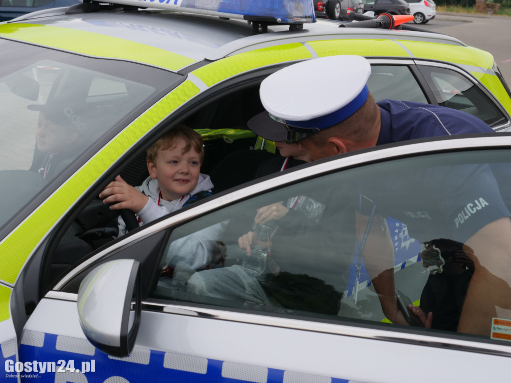 Piknik Bezpieczne Wakacje na gostyńskim targowisku