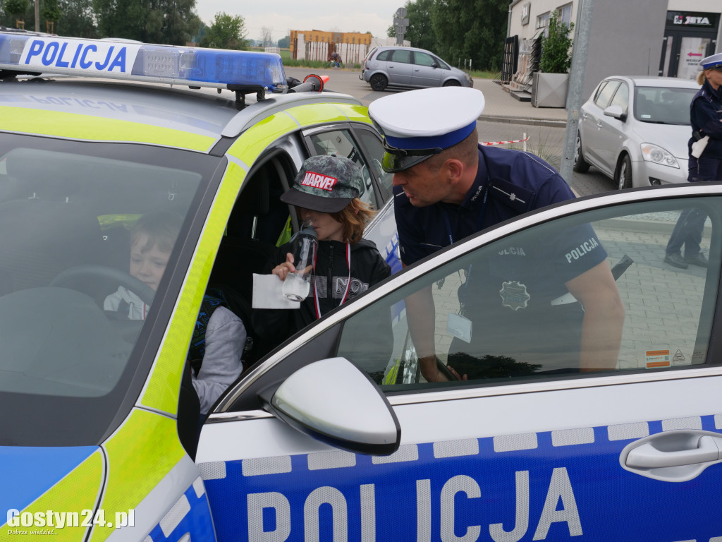 Piknik Bezpieczne Wakacje na gostyńskim targowisku