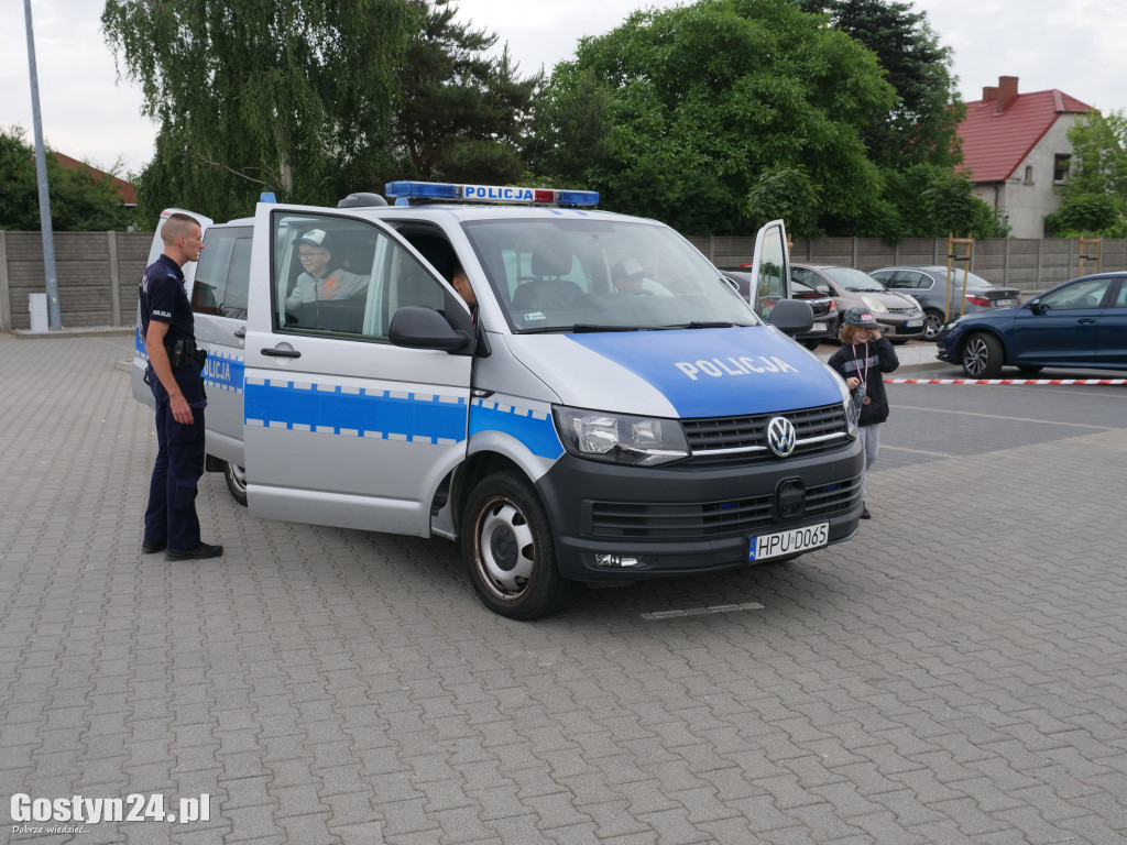 Piknik Bezpieczne Wakacje na gostyńskim targowisku