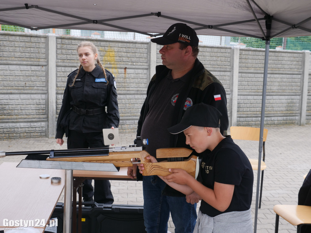 Piknik Bezpieczne Wakacje na gostyńskim targowisku