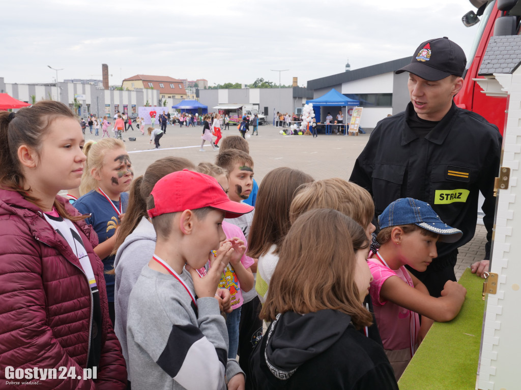 Piknik Bezpieczne Wakacje na gostyńskim targowisku