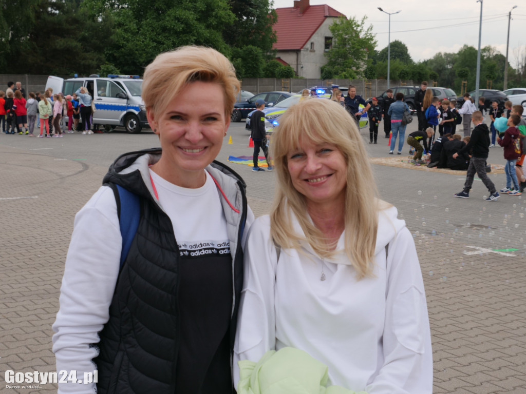 Piknik Bezpieczne Wakacje na gostyńskim targowisku