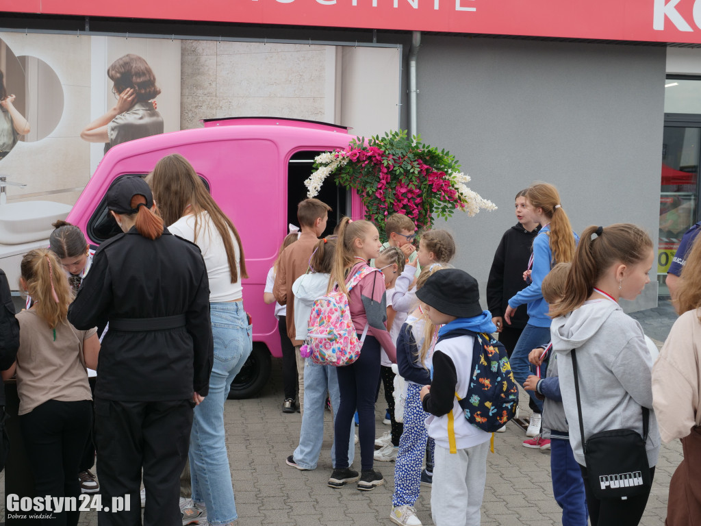Piknik Bezpieczne Wakacje na gostyńskim targowisku