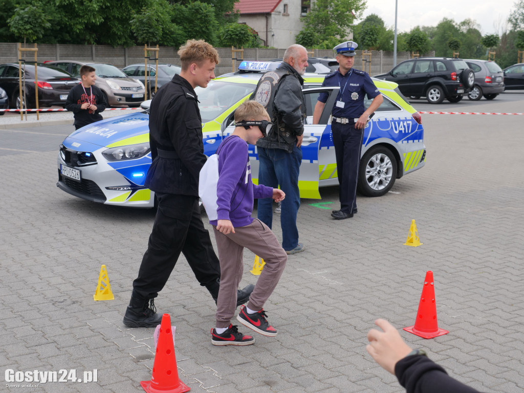 Piknik Bezpieczne Wakacje na gostyńskim targowisku