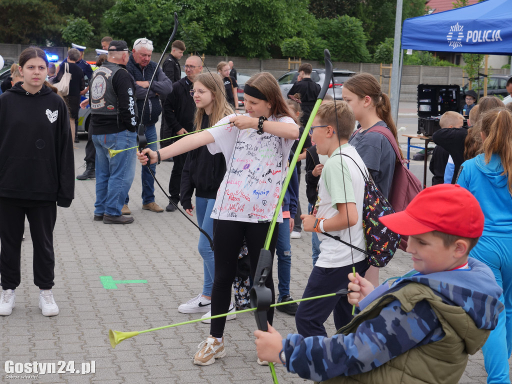 Piknik Bezpieczne Wakacje na gostyńskim targowisku