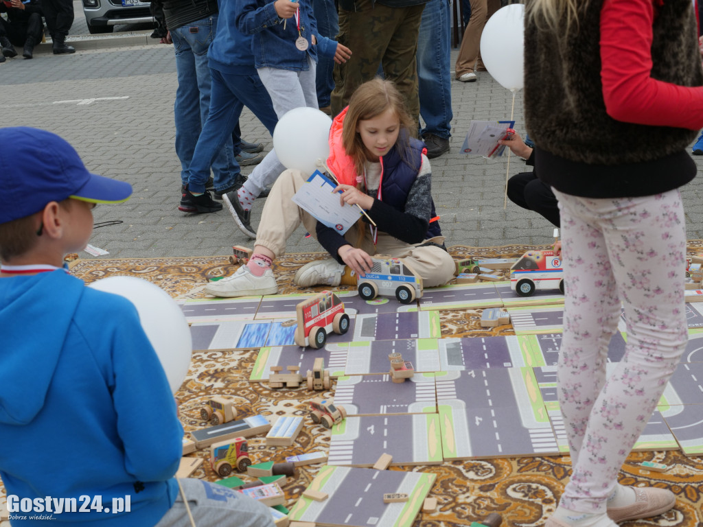 Piknik Bezpieczne Wakacje na gostyńskim targowisku