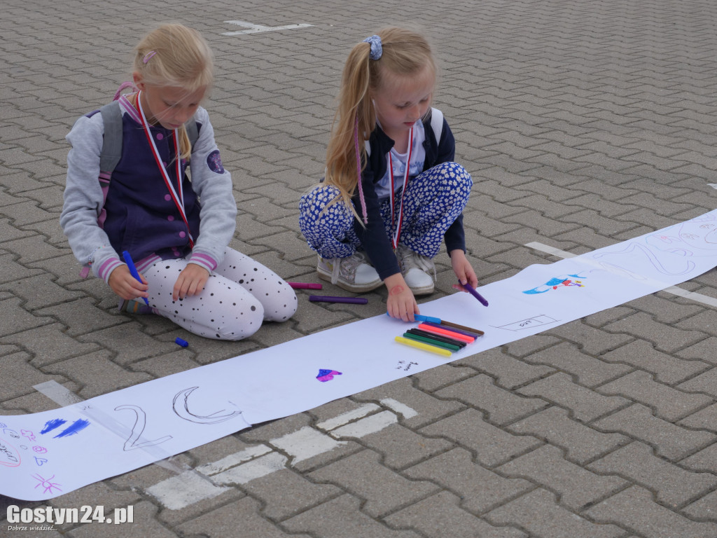 Piknik Bezpieczne Wakacje na gostyńskim targowisku