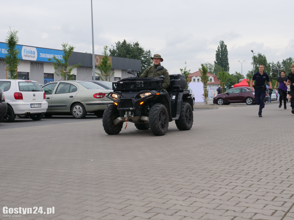 Piknik Bezpieczne Wakacje na gostyńskim targowisku